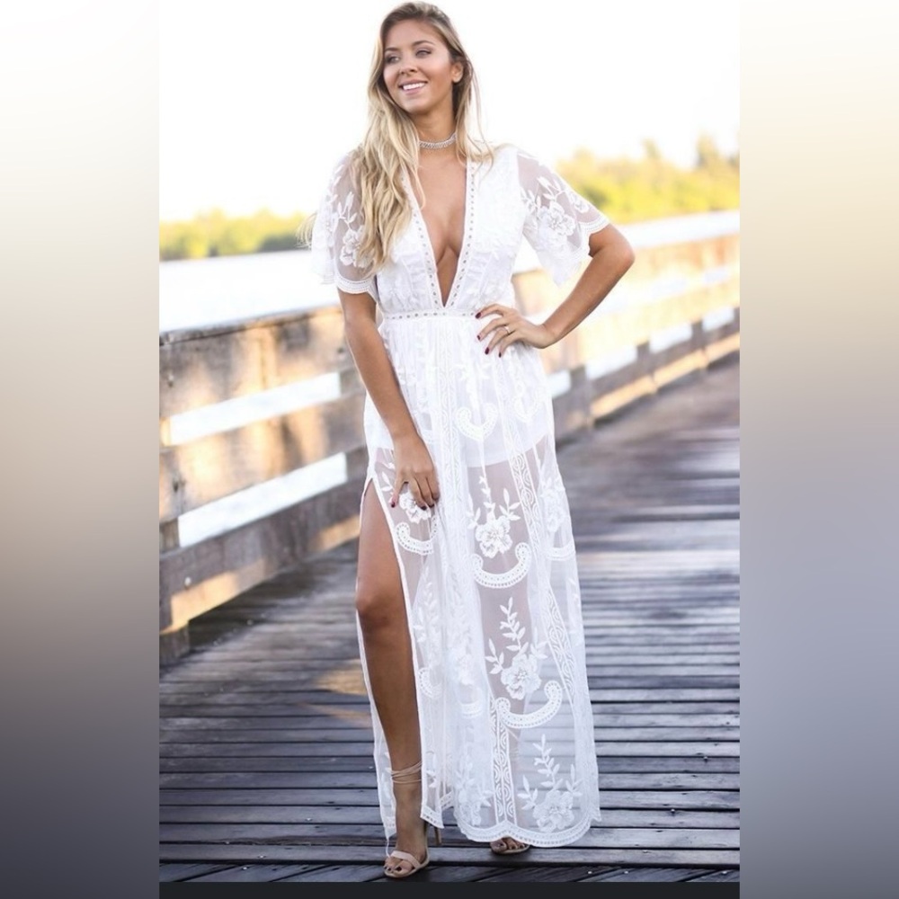 Women's Deep V-Neck White Soft
Lace Short Sleeve Maxi Dress with Mini Underskirt